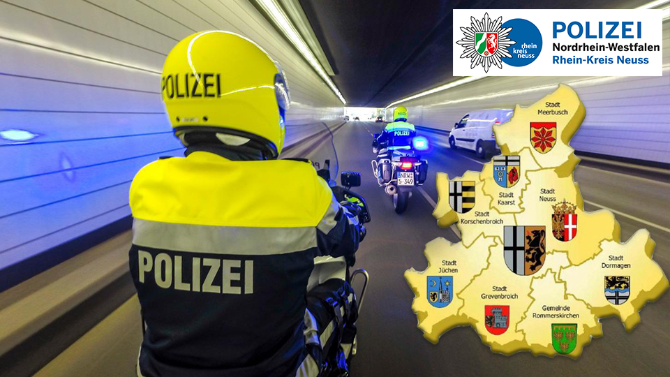 Zwei Polizeimotorräder fahren durch einen Tunnel. Außerdem kann man eine gelbe Kreiskarte sehen. 