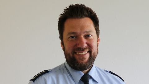 Das Bild zeigt den Leiter des Bezirksdienstes Neuss Christof Oppermann