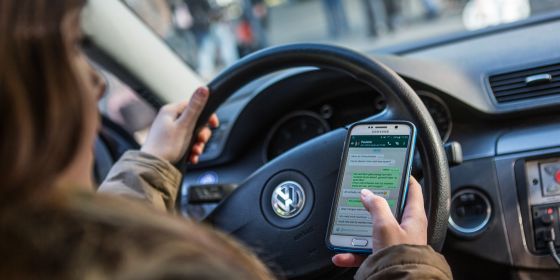 Handy am Steuer_Verkehrsunfallprävention